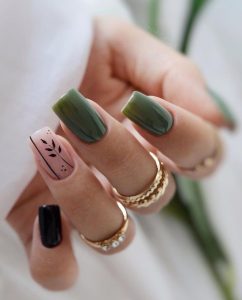 minimalist nails
